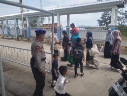 Demi Kelancaran Aktivitas Pemuatan Penumpang Ferry, Satpolairud Polres Bone Lakukan Pengamanan