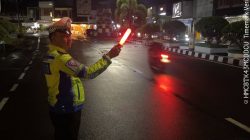 Personel Satlantas Polres Bone Laksanakan Blue Light Patrol