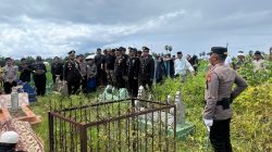 Kapolsek Awangpone Bertindak Selaku Perwira Upacara Pada Pemakaman Purnawirawan Polri AKP (Purn.) H. Djumari