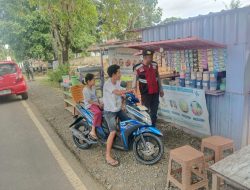 Kanit Samapta Polsek Salomekko Bripka Sunuking Patroli di Titik Keramaian, Pastikan Kamtibmas Tetap Kondusif