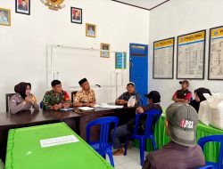 Bhabinkamtibmas Hadiri Giat Mediasi di Kantor Desa Sengeng Palie