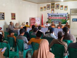 Kapolsek Barebbo Hadiri Musyawarah Desa Tudang Sipulung Kelompok Tani di Desa Corawali