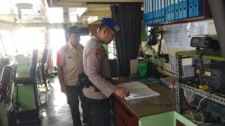 Satpolairud Polres Bone Pastikan Kelengkapan Dan Kelayakan Kapal Ferry Sebelum Berlayar