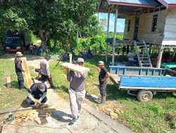 ‎Polsek Awangpone Rehabilitasi Jembatan Gantung Bersama Brimob Terus Perkuat Sinergi