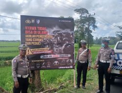 Minimalisir Laka Lantas, Satlantas Polres Bone Pasang Spanduk Imbauan