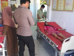Wujud Pelayanan Prima, Anggota Jaga Polsek Salomekko Cepat Tanggap Datangi Korban Laka Lantas di Puskesmas