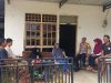 Bhabinkamtibmas Polsek Kahu Laksanakan Door to Door Sistem di desa Binaan.