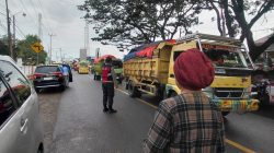 Personel Polsek Ajangale Laksanakan Pengaturan Arus Lalu Lintas Demi Kelancaran Aktivitas Masyarakat
