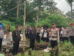 Penuh Haru, Wakapolsek Salomekko Iptu Teguh Pimpin Upacara Pemakaman Militer Almarhum Ipda Supriadi