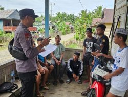 Bhabinkamtibmas Polsek Barebbo Sambangi Remaja, Ajak Jaga Kamtibmas dan Hindari Balapan Liar