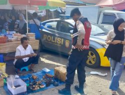Kanit Sabhara Polsek Lamuru Laksanakan Pengamanan dan Sampaikan Imbauan Kamtibmas di Pasar Lamuru