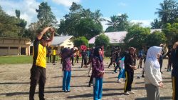 Membentuk Krakter Disiplin Generasi Penerus. Personil Polsek Barebbo Melatih Calon Paskibra