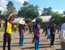 Membentuk Krakter Disiplin Generasi Penerus. Personil Polsek Barebbo Melatih Calon Paskibra