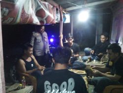 Dedikasi Tanpa Batas, Bhabinkamtibmas Polsek Salomekko Brigadir Ambo Dalle Sambangi Warga Desa Manera demi Jaga Kamtibmas