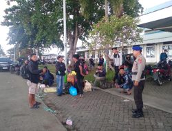 Aparat Satpolairud Polres Bone Setiap Aktivitas Penyeberangan Rutin Amankan Penyeberangan Di Pelabuhan Bajoe
