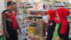 Patroli Dialogis di supermaket, Kanit Samapta Polsek Kahu sampaikan pesan kamtibmas