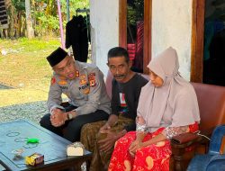 Kapolres Bone Sambangi Keluarga Almarhumah Ghina Sya’ban Rahmani, Sampaikan Belasungkawa dan Serahkan Santunan