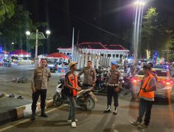Hadir di Tengah Keramaian, Patroli Biru Polsek Tanete Riattang Bangun Komunikasi dengan Warga
