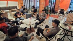 Malam Hari, Personil Polsek Tellu Siattinge Tetap Berpatroli dan Menyapa Warga, Wujudkan Lingkungan yang Aman