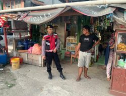 Patroli Sore, Kanit Samapta Polsek Amali Sambangi Warga di Desa Waempubbu Kec. Amali