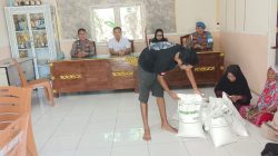Polsek Ajangale Pantau Bantuan Pangan di Desa Pinceng Pute
