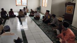 Bhabinkamtibmas Polsek Amali Shalat Jumat Berjamaah dan Duduk Bersama Tokoh Agama serta Tokoh Masyarakat