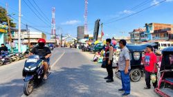 Pasar Ramai, Polisi Hadir Pastikan Arus Lalu Lintas Tetap Lancar