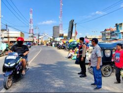 Pasar Ramai, Polisi Hadir Pastikan Arus Lalu Lintas Tetap Lancar