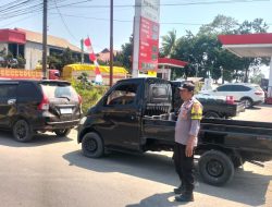 Antrean BBM Tetap Terkendali, Personel Polsek Tanete Riattang Intensifkan Pengaturan Lalu Lintas