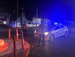 Perkuat Keamanan Lingkungan di Malam Hari, Aiptu Hamka Pimpin Kegiatan Patroli di Wilayah Hukum Polsek Tellu Siattinge