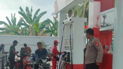 Atasi Kemacetan dan Jaga Keamanan, Aiptu Hamka Hadir Lakukan Pengamanan di SPBU