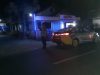 Patroli Biru KSPKT 2 Polsek Ulaweng Aiptu Mursalim Sasar Minimarket dan Sambangi Warga di Malam Hari