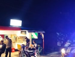 Jaga Keamanan Wilayah Personel Polsek Ulaweng Aiptu Irwan, SH bersama Brigpol Umar Rahman Intensifkan Patroli Biru