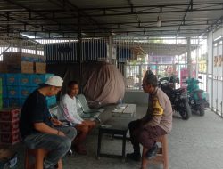 Perkuat Kedekatan dengan Warga, Aiptu Mukhsin Sambangi Sopir yang Menunggu Antrean BBM di SPBU Akae