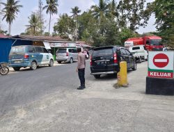 Anggota Polsek Cina Polres Bone Laksanakan Pemantauan dan Pengaturan di SPBU, Wujud Kehadiran Polri di Tengah Masyarakat