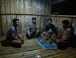 Jalin Keakraban dengan Warga Bhabinkamtibmas Polsek Ulaweng Sambangi Warga di Pos Kamling Dusun Nengo