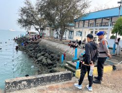 Beri Rasa Aman Kepada Pengunjung, Satpolairud Polres Bone Lakukan Pengamanan Aktivitas Renang