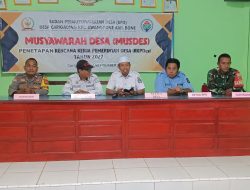 ‎Bhabinkamtibmas Polsek Awangpone Hadiri Musyawarah Desa Carigading