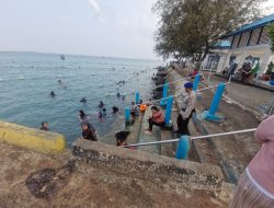 Satpolairud Polres Bone Intensifkan Pengamanan Renang Di Pelabuhan Rakyat Bajoe