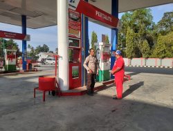 Pantau Kondisi SPBU Akae Aiptu Mukhsin Berdialog dengan Operator Saat Stok BBM Habis