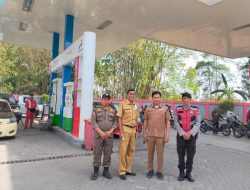 Kolaborasi Polri dan Satgas Pemkab Bone Atasi Antrean BBM, Polsek Cina Hadir Berikan Pelayanan Terbaik