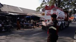 Cegah Kemacetan di Hari Pasar Kanit Samapta Polsek Ulaweng Laksanakan PAM dan Pengaturan Lalu Lintas di Pasar Tacipi