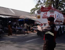 Cegah Kemacetan di Hari Pasar Kanit Samapta Polsek Ulaweng Laksanakan PAM dan Pengaturan Lalu Lintas di Pasar Tacipi